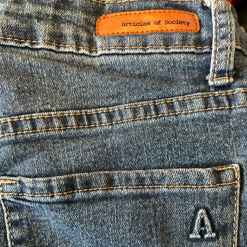 Dark washed ,barley worn , outgrew them